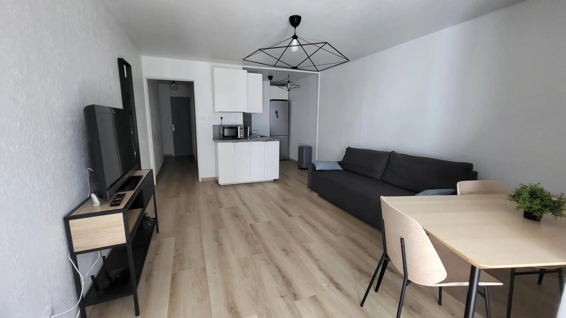 Appartement De 50 M2 Cosy Et Moderne A 100 M De La Plage Сен-Мандрие-сюр-Мер