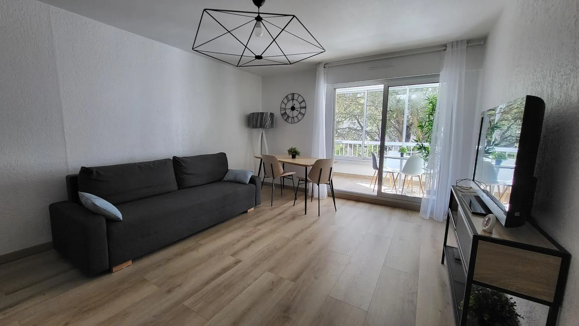 Апартаменты Appartement De 50 M2 Cosy Et Moderne A 100 M De La Plage Сен-Мандрие-сюр-Мер